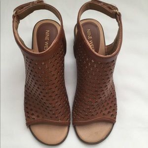 Open toed girls bootees
